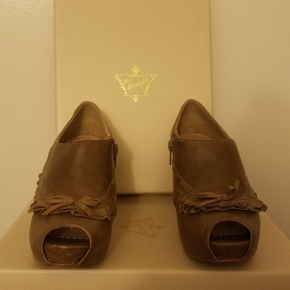 Anthropology: Miss Albright Ankle Booties(*EUC.)